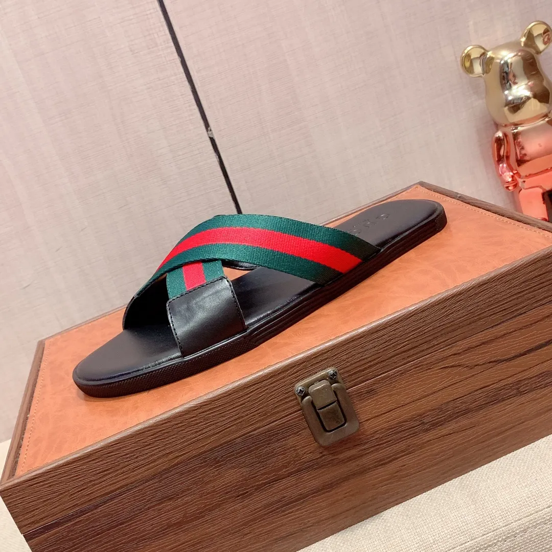 Slippers: New model: Factory price: 240💰💰🎩🎩🔥🔥《 Gucci* 》Series of slippers top purchasing agent🔍🔍Sold at the same time for men, original Italian imported webbing made of selected cowhide, exquisite workmanship,), sole: (super comfortable) original factory special sole, ⚠️exclusive double-layer movable molded sole super comfortable⚠️, real shot🎬the real thing is more beautiful🔍🔍266 regular code 38-44, can be ordered 45.